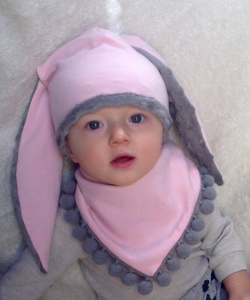 Czapka róż z uszami