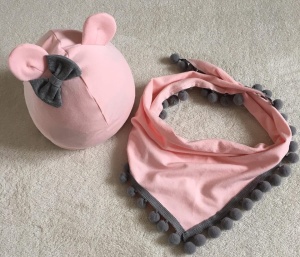 Komplet z uszami róż i melanż z kokardką na boku -  czapka i chusta 