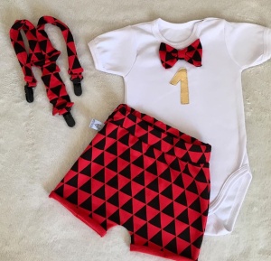 Black - red triangle set for one year - summer