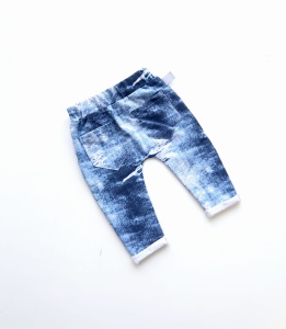Trousers with buttons (1)