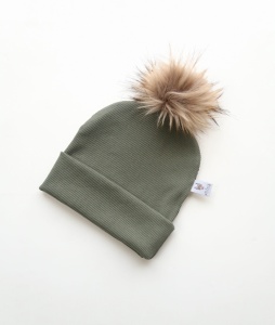 Czapka khaki prążki i beżowy pompon 