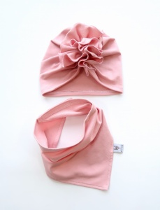 Komplet róż kwarcowy - turban i chusta   