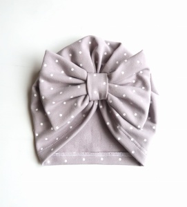 Turban groszki na szarym 