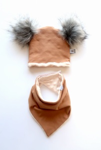 Komplet brąz i pompony  -  czapka i chusta 