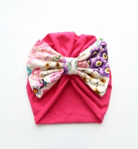 Letni turban fuksja i letnie kwiaty