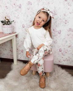 Komplet ecru i róże retro - body z bufkami i legginsy z falbankami 
