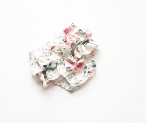 Bloomersy kwiaty w ogrodzie  z falbankami