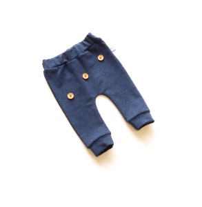Baggy jeans z guziczkami