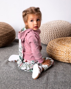 Komplet kwiaty w ogrodzie i róż kwarcowy - bluza króliczek na zamek i legginsy z falbankami  