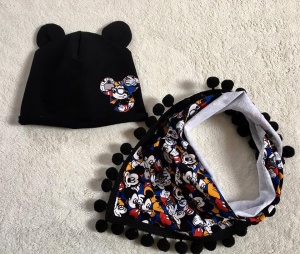 Mickey photograph set - black cap and  neckerchief with black pom-poms