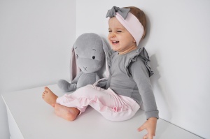 Komplet stal i róż pudrowy z falbankami - body, legginsy i opaska