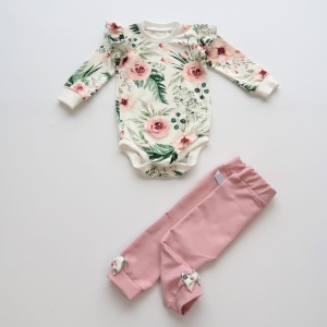 Komplet kwiaty w ogrodzie i róż kwarcowy  - body i legginsy   