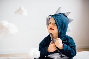 Komplet Dino granat i szare gwiazdy - bluza z kapturem i baggy 
