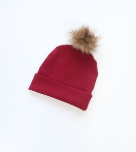 Czapka bordo prążki i beżowy pompon 