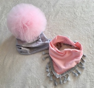 Set with pink tulle pom-pom - cap and neckerchief with fringe (1)