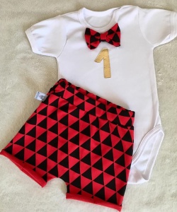 Black - red triangle set for one year - summer