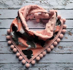 Butterflies neckerchief with pom-poms (1)